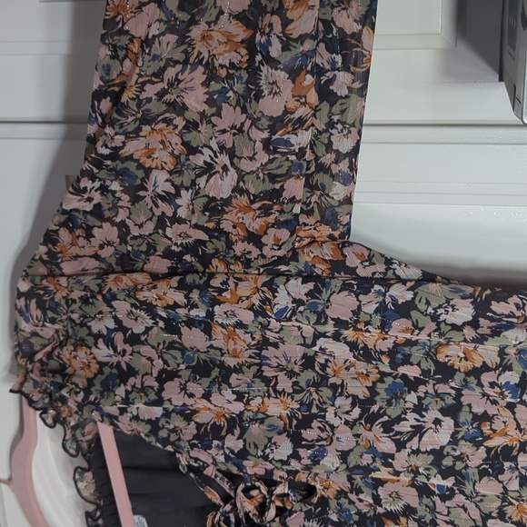 American Eagle Black Floral Ruffled Top - Picture 8 of 9